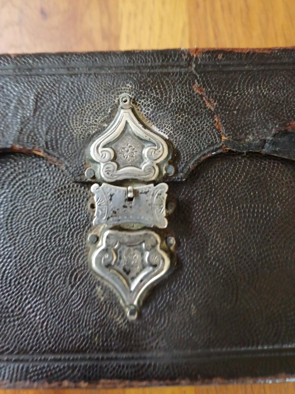 Bijbeltje met zilver slot
