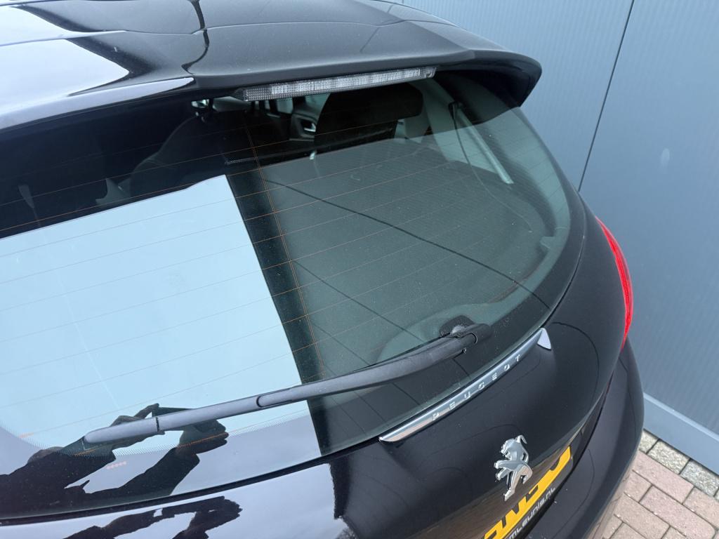 Peugeot 208 1.2 vti envy 5-drs