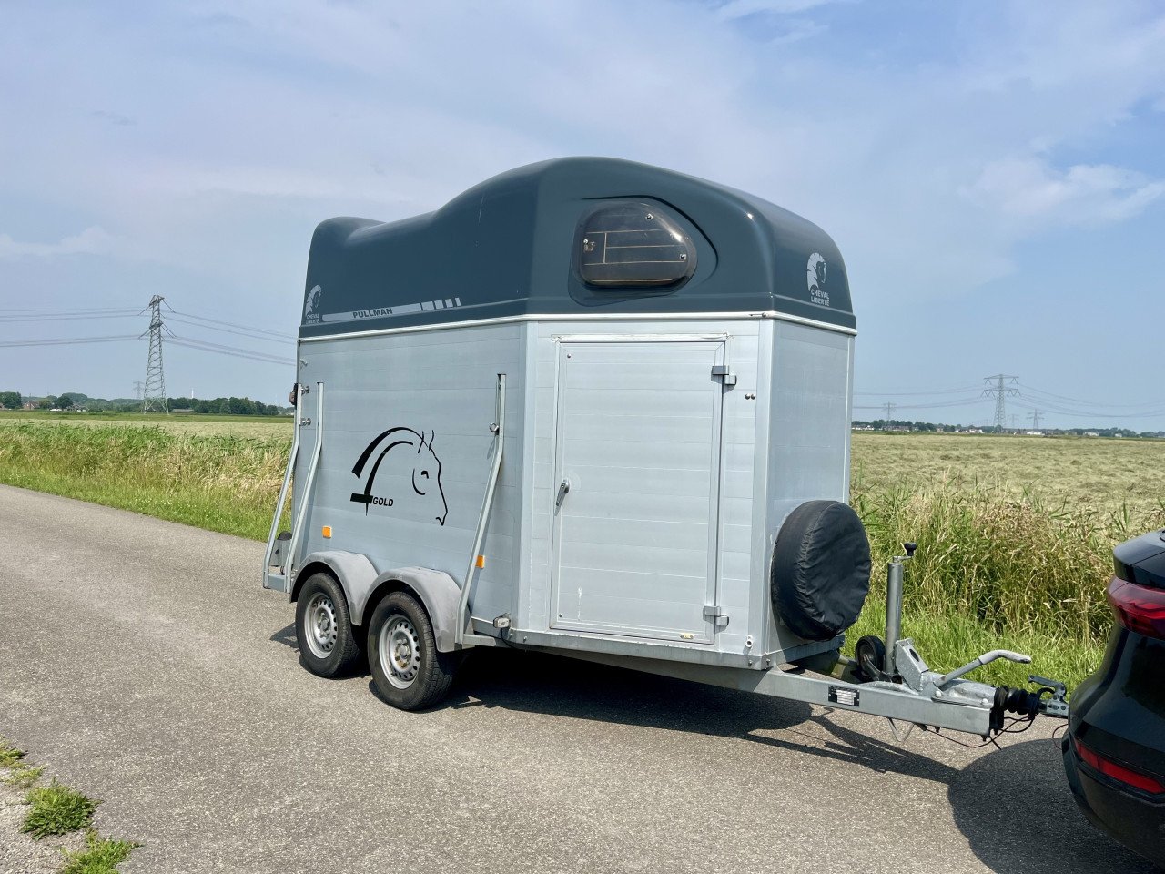 Volledig aluminium 2 paards Cheval Liberte met zadelkamer