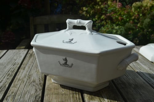 Fraaie aardewerk Engelse terrine in prima staat!