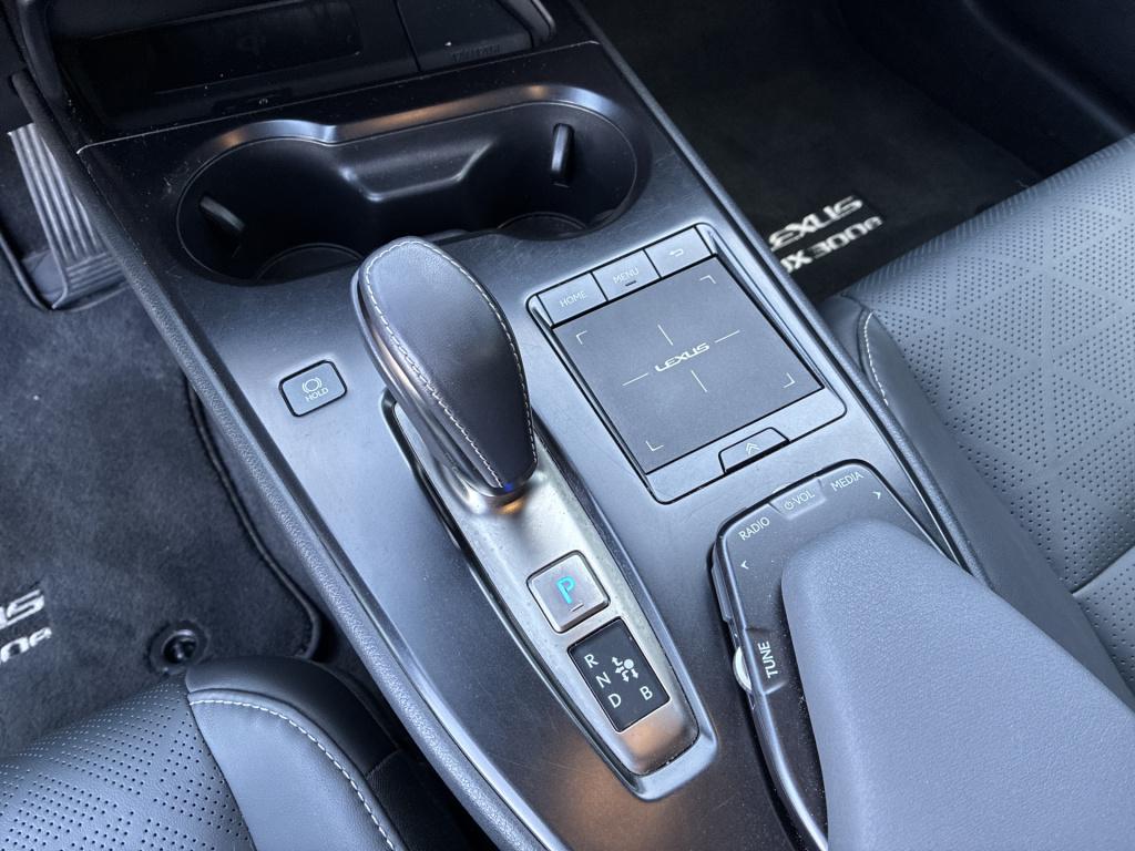 Lexus Ux 300e luxury 54 kwh | leder | stoel- verwarming / koeling | elektri