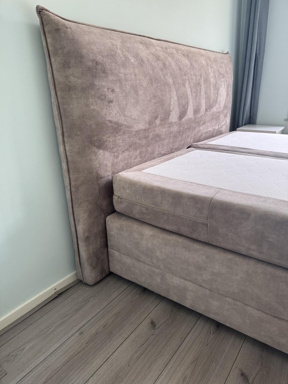 Luxe Liver Breeze Boxspring (160x200) + Karlsson donzen dekbed- nieuwstaat