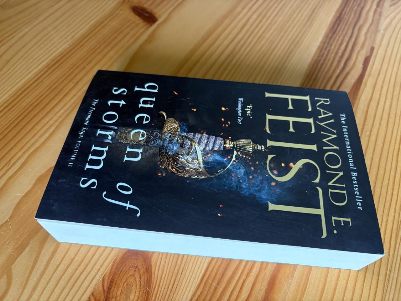 Boek: Queen of Storms volume 2, Raymond E. Feist