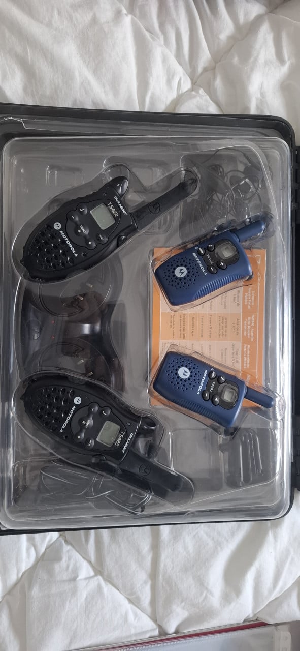 Motorola walkietalkie set