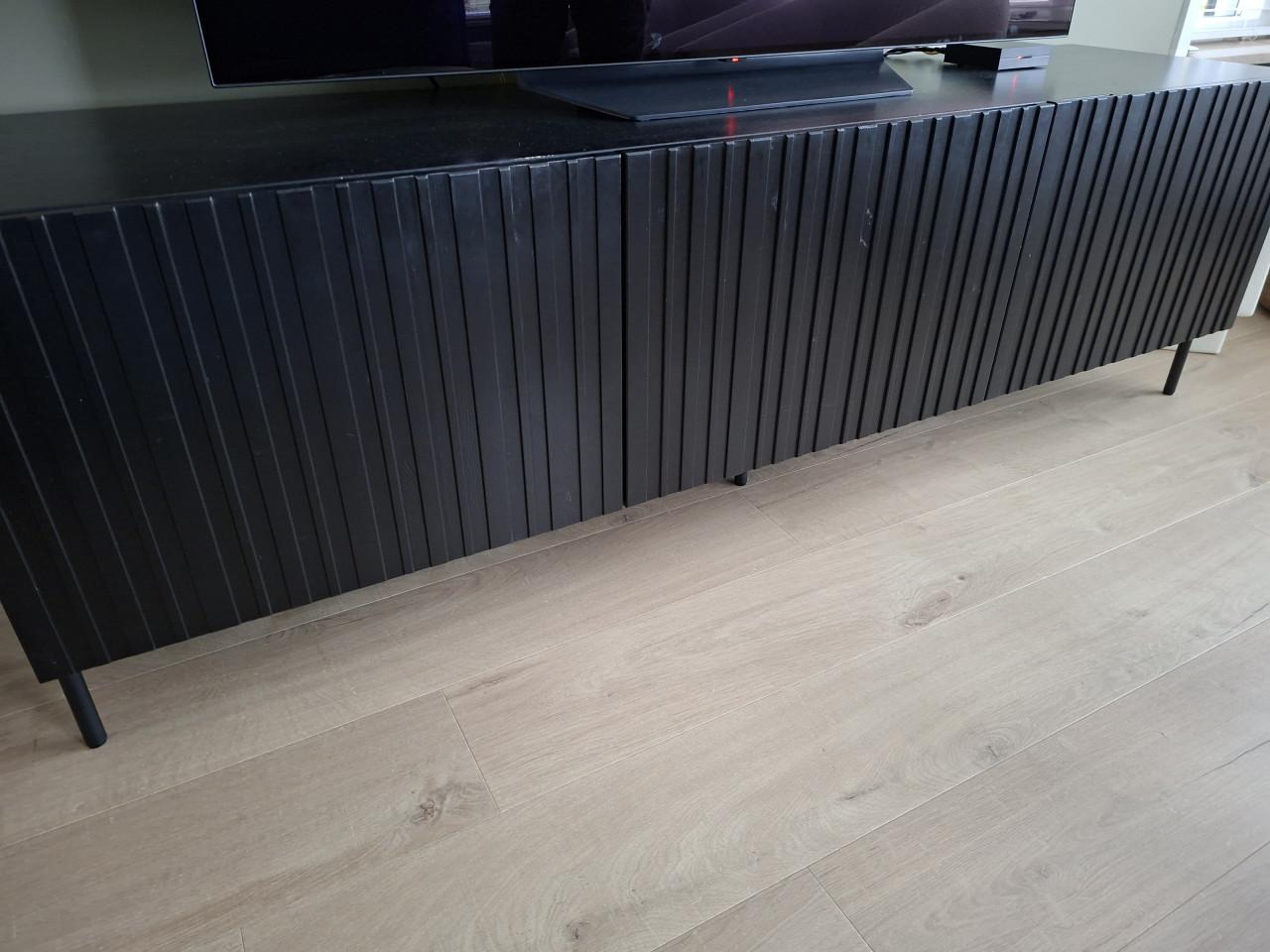 Woood Grand Gravure tv meubel grenen zwart