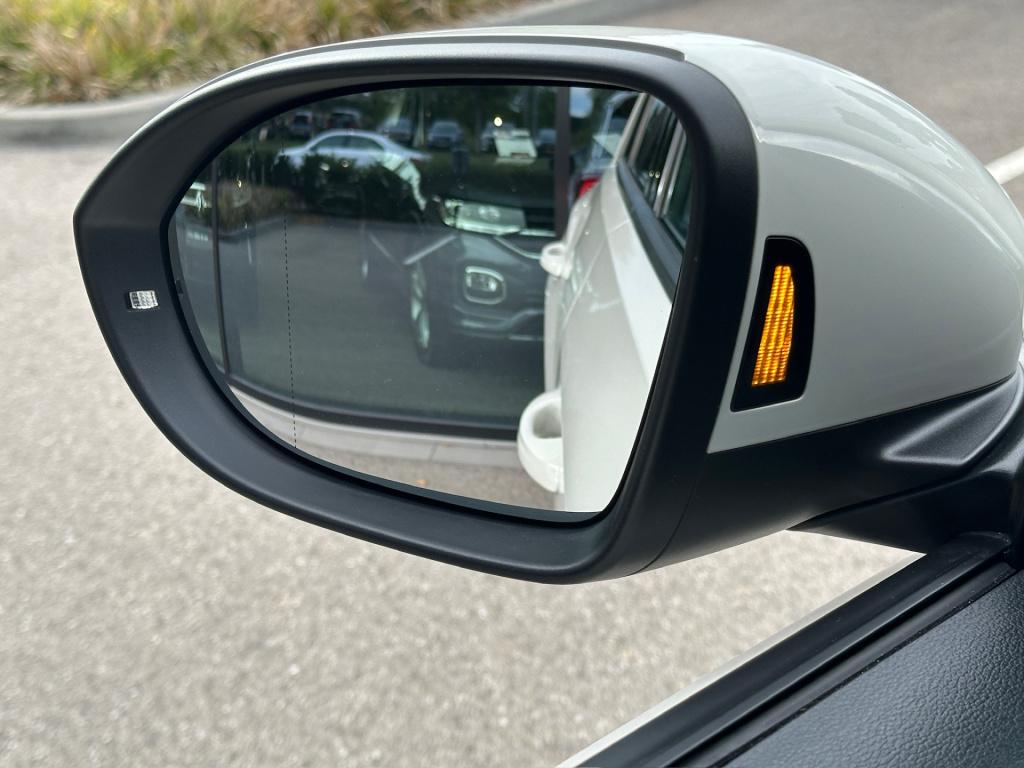 Volkswagen T-roc 1.5 tsi 150pk dsg r-line | camera | keyless | elek. achter