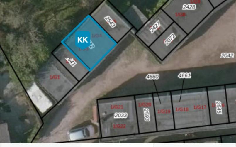 Te koop: twee naast elkaar gelegen extra hoge garageboxen in Oost-Souburg