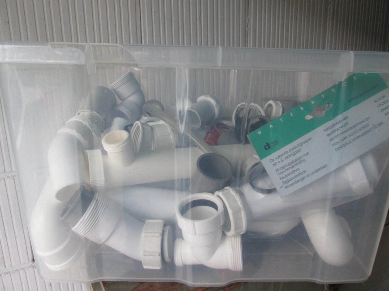 4 dozen Montage materiaal voor afvoer en aanvoer NIEUW