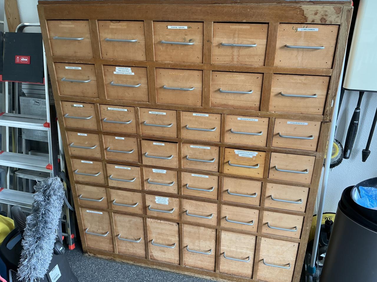 Ladenkast voor in de schuur