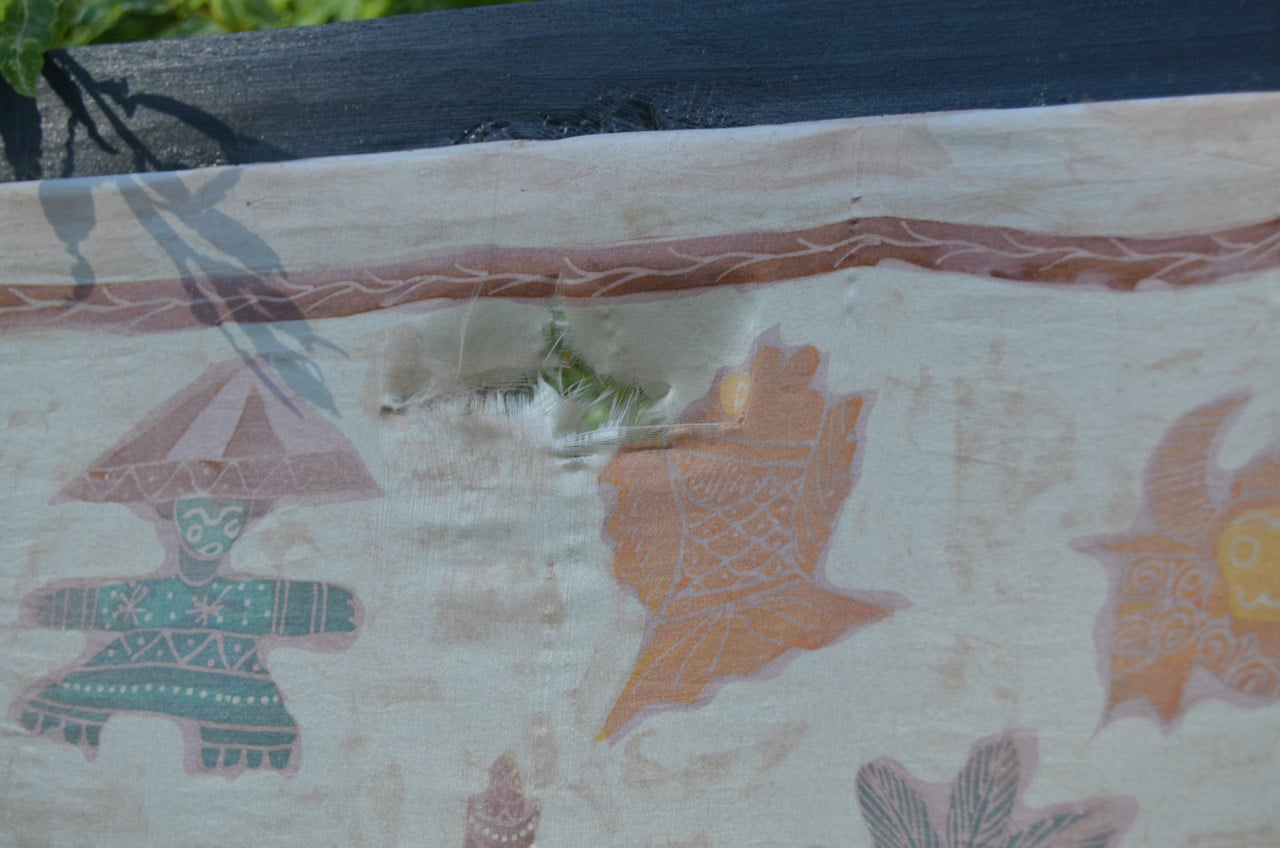 3 Leuke batiks in redelijke staat, op ééntje na dan.