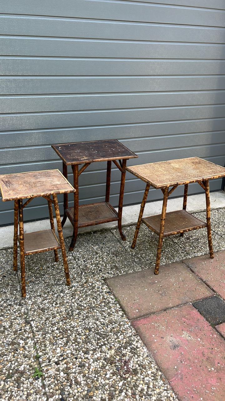Antieke rotan tafeltjes