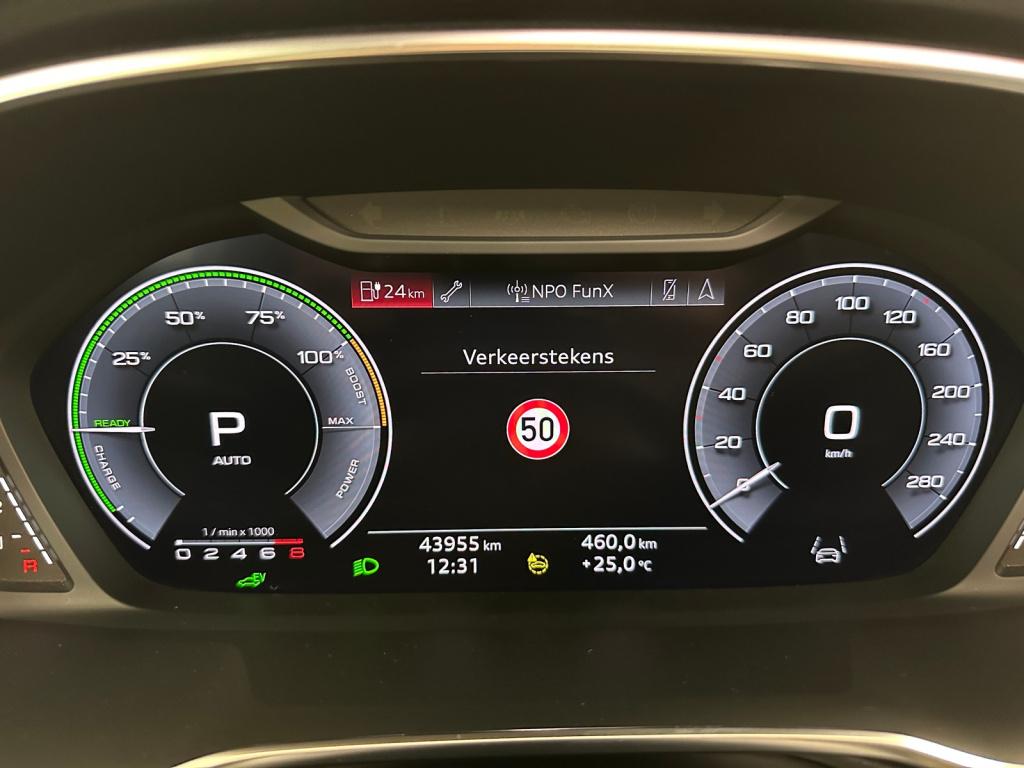 Audi Q3 45 tfsi e s edition | panoramadak | keyless entry | adaptief cc. |