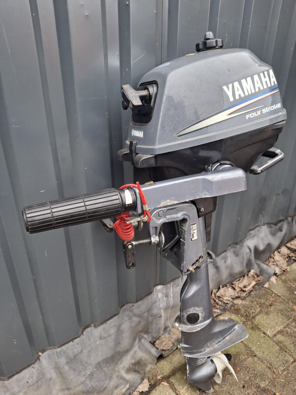Yamaha 2.5 pk 4 takt Buitenboordmotor kortstaart in topstaat!!