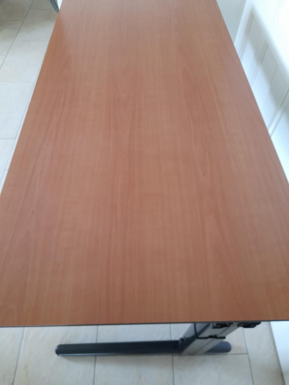 Professioneel Bureau 80 x 160 (in hoogte verstelbaar)in goede nette staat!