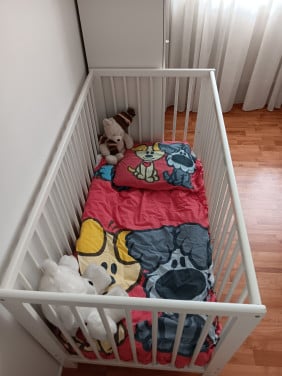 Kinderledikantje bodem verstelbaar met matras dekbed en overtrek