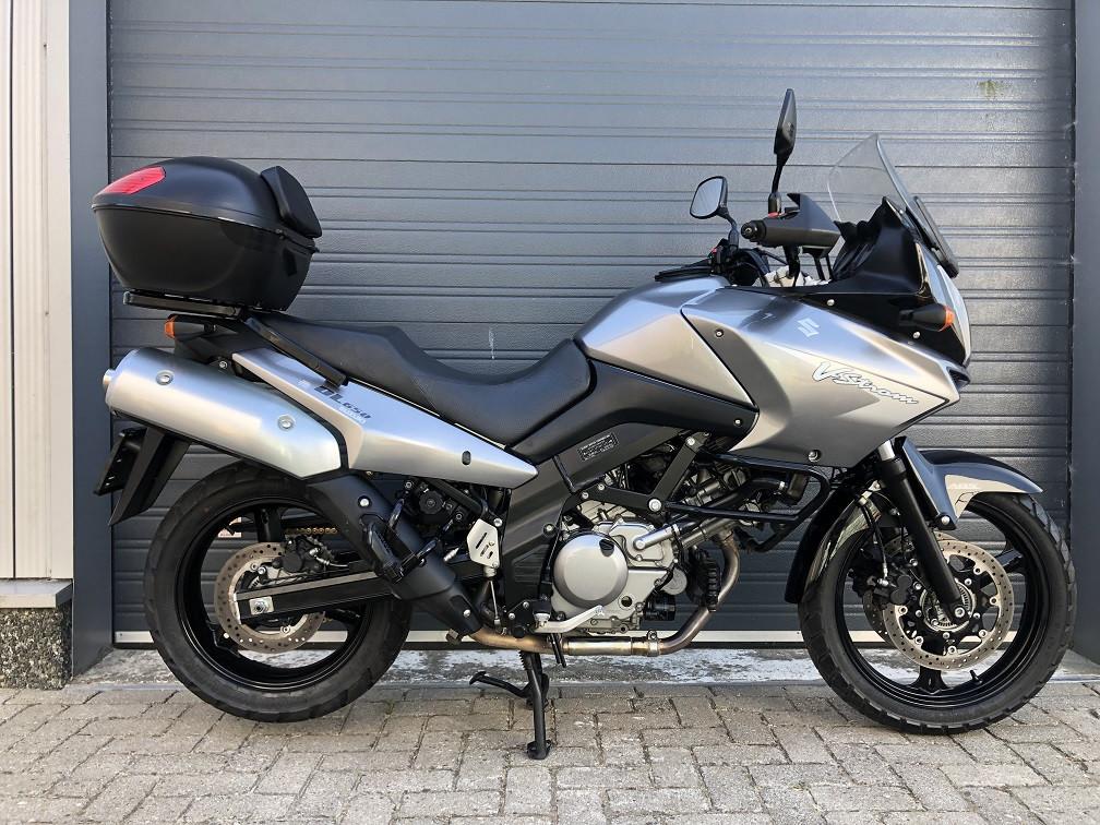Complete Suzuki DL650 ABS uit 2008 met 30dkm, nieuwe banden etc €3795,-