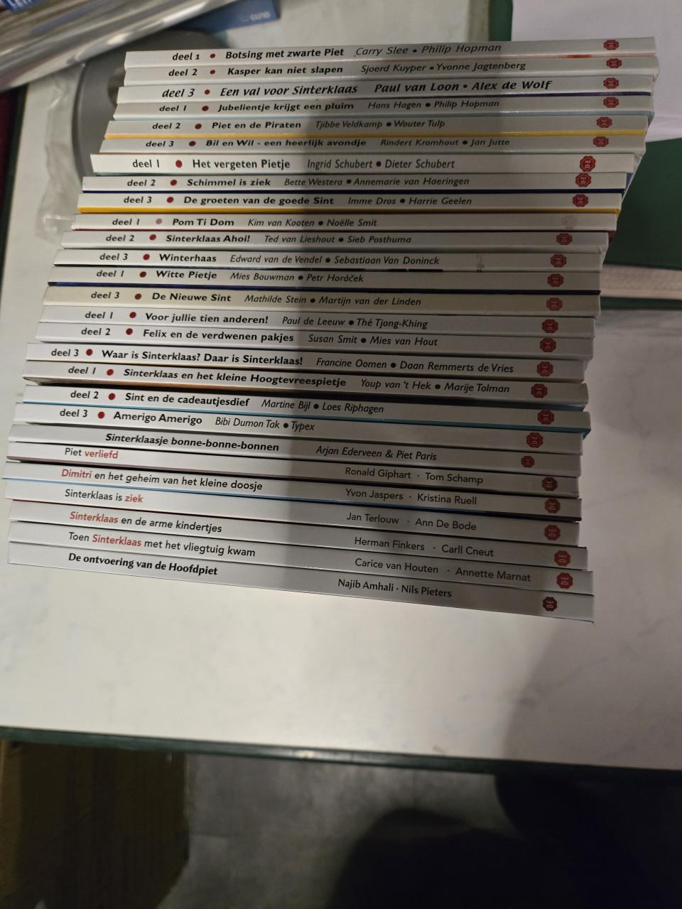 27 boeken uit de serie Douwe Egberts sinterklaasboeken