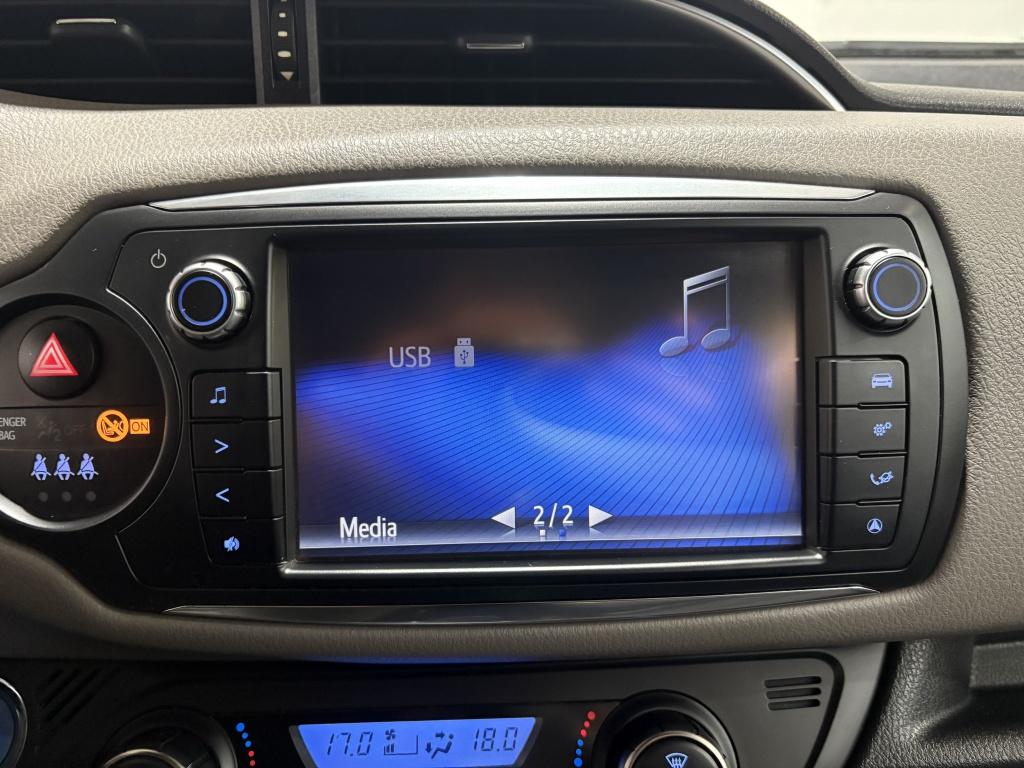 Toyota Yaris 1.5 hybrid dynamic bi-tone | camera | navi |