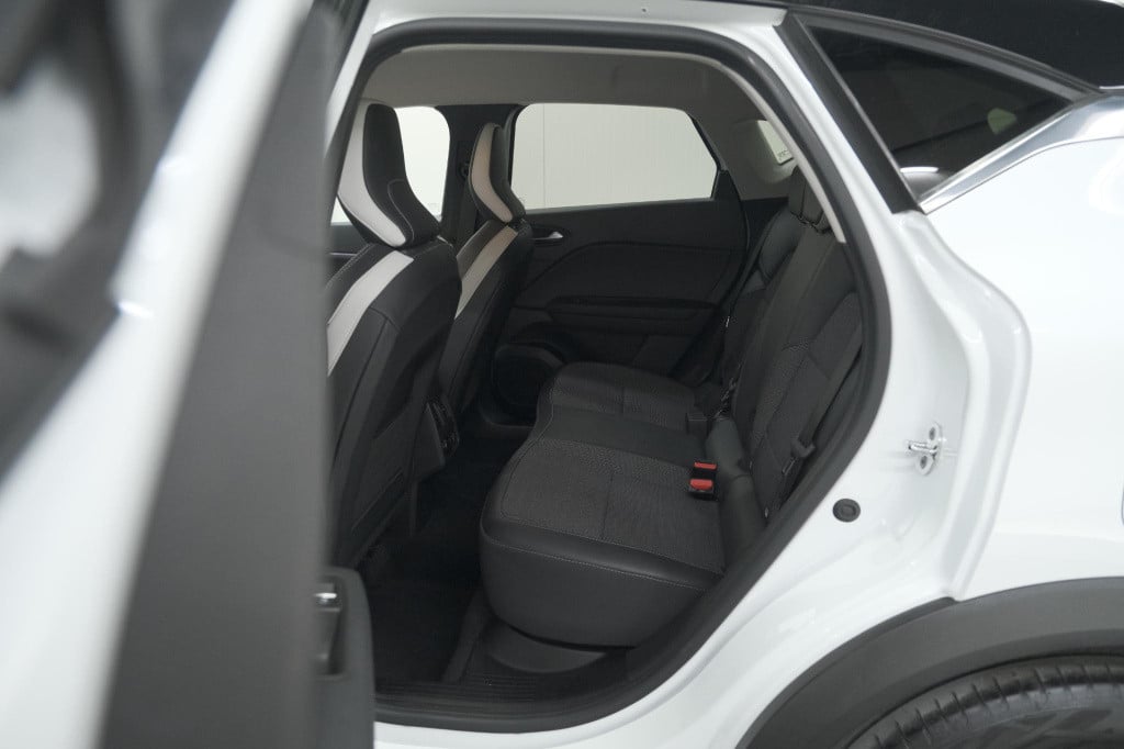 Renault Captur 1.6 e-tech plug-in hybrid 160 intens | trekhaak | camera | a