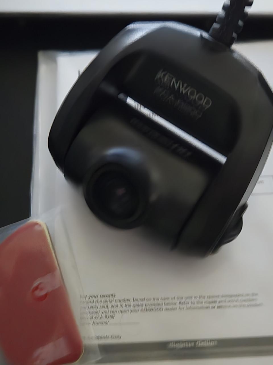Kenwood DRV-A601W 4K Ultra HD Dashcam en Kenwood KCA-R200 achtercamera.