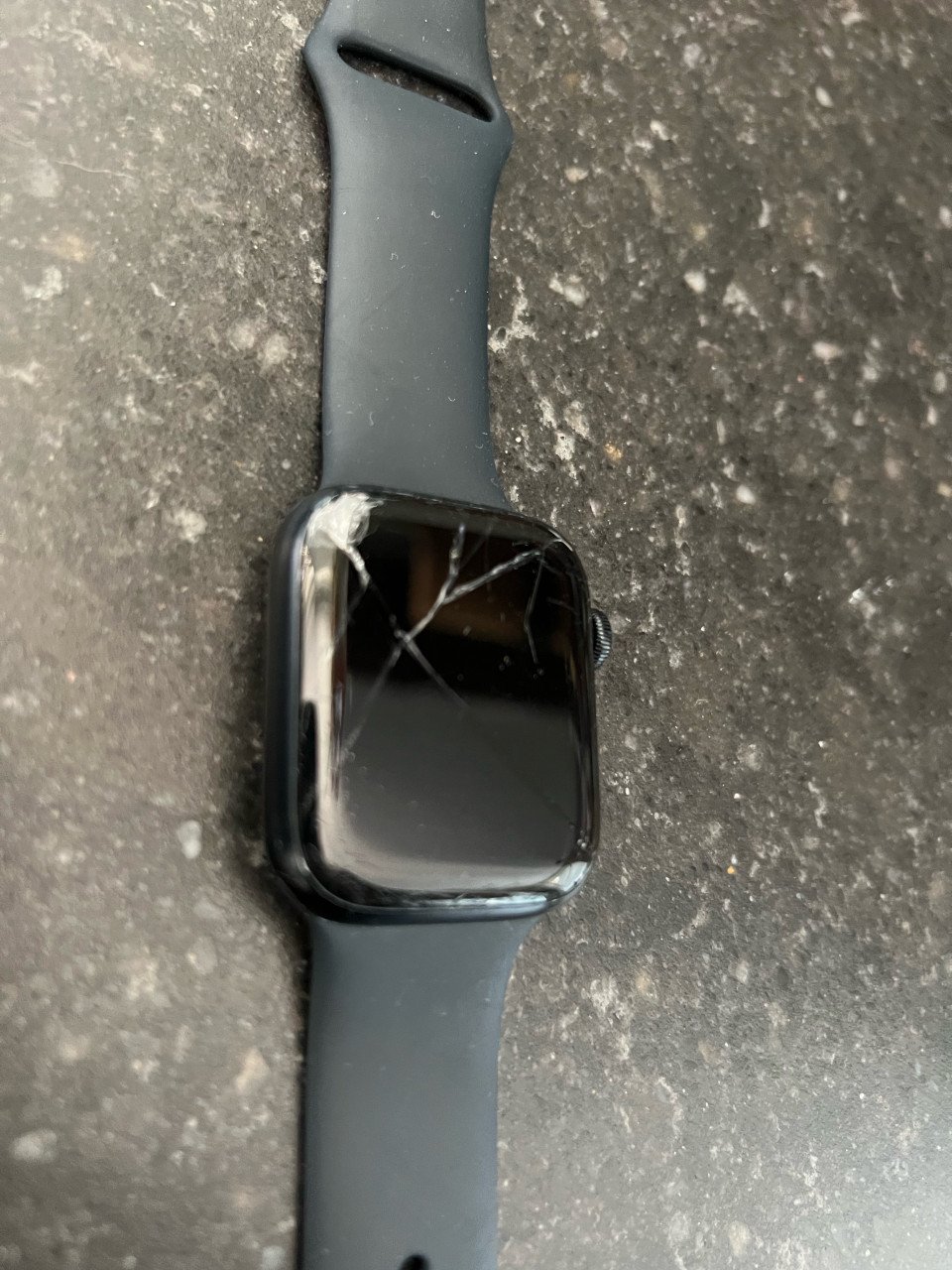 Apple watch 7 45 mm met gebarsten scherm