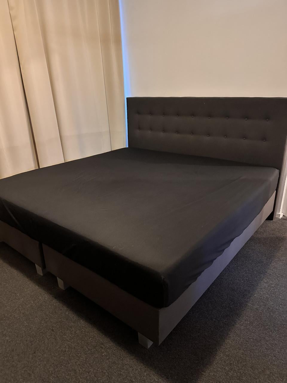 Tweepersoons boxspring 220x200 zo goed als nieuw