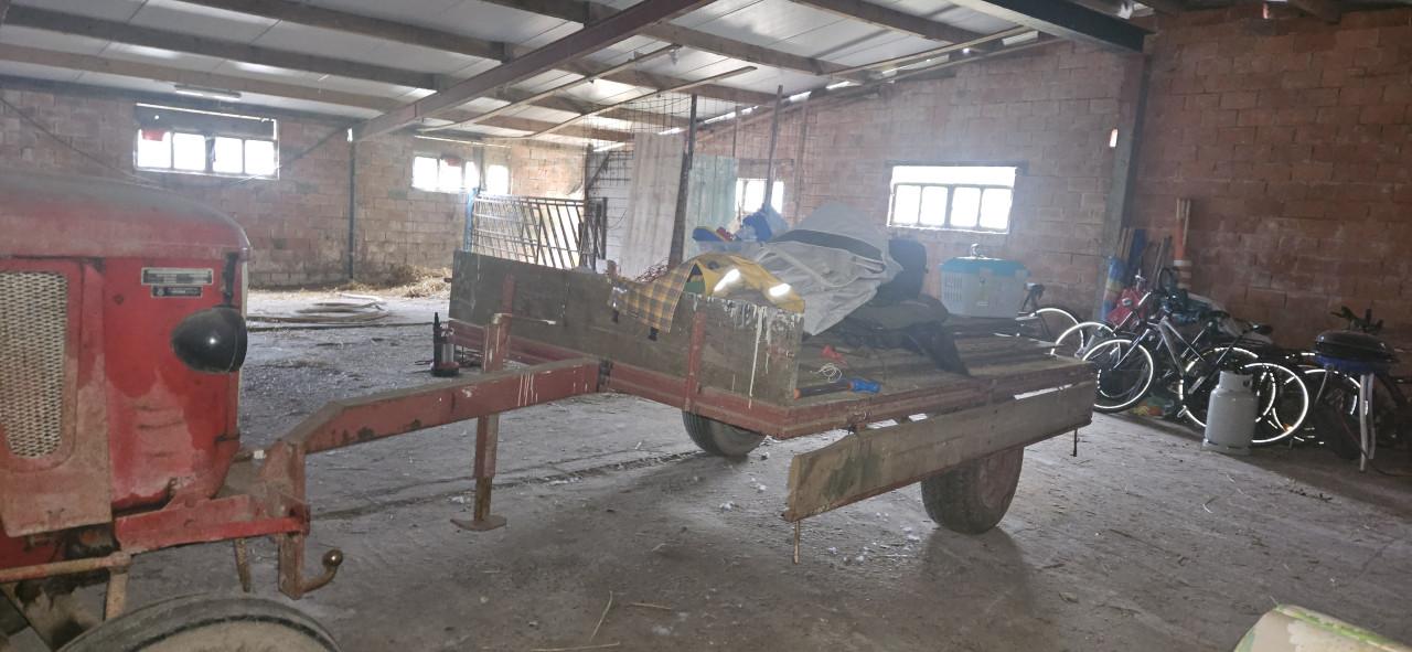 Hanomag tractor met platte kar