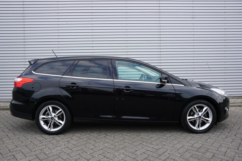 Ford Focus wagon 1.0 ecoboost lease titanium climate / navi / cruise / elek