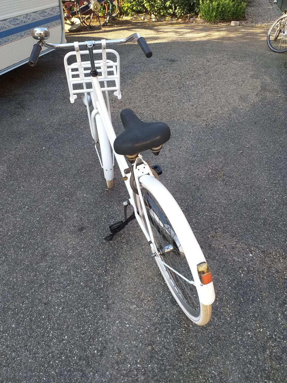 """""MOOIE WITTE OMAFIETS nagezien en in prima staat """"