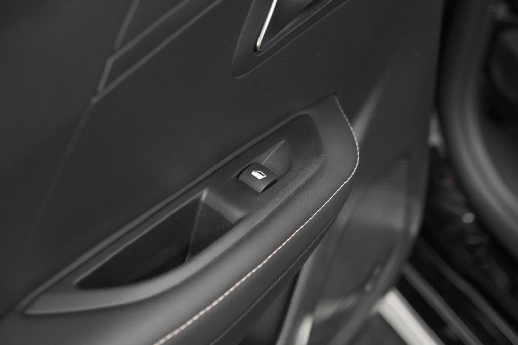 Peugeot 208 puretech 100 allure | 360 camera | dodehoekdetectie | navigatie