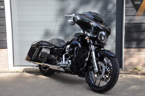 Harley-Davidson FLHXS Street Glide Special 103