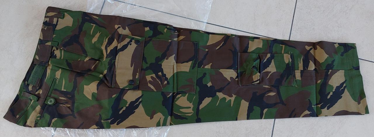 Nieuwe GEVECHTSBROEK Woodland mt 7080 / 8090 (mt 48-50)