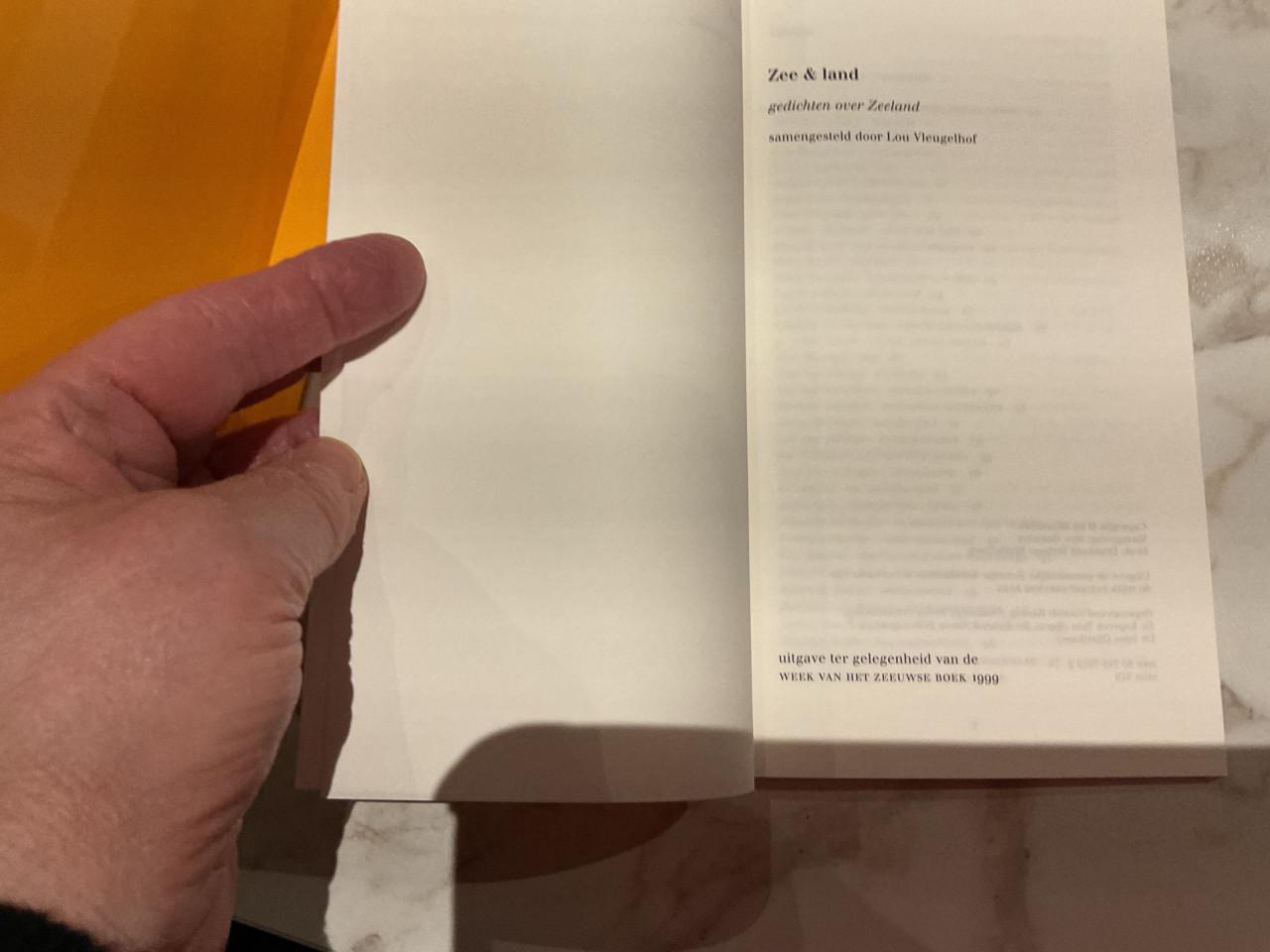 Zee en land,    gedichten over zeeland , door Lou Vleugelhof