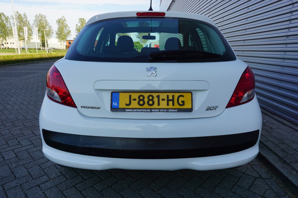 Peugeot 207 1.4 vti sublime airco / elektr. ramen / panoramadak