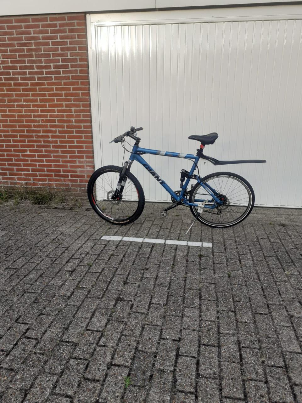 Giant Full Suspension MTB 18-Speed Schijfremmen 26 inch/ Framehoogte 56 cm