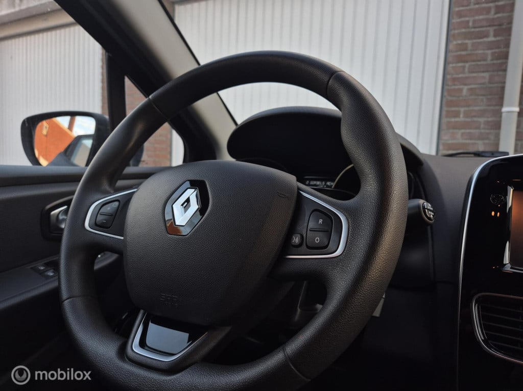 Renault Clio 0.9 tce zen / 1e eigenaar / dealeronderhouden / trekhaak / air