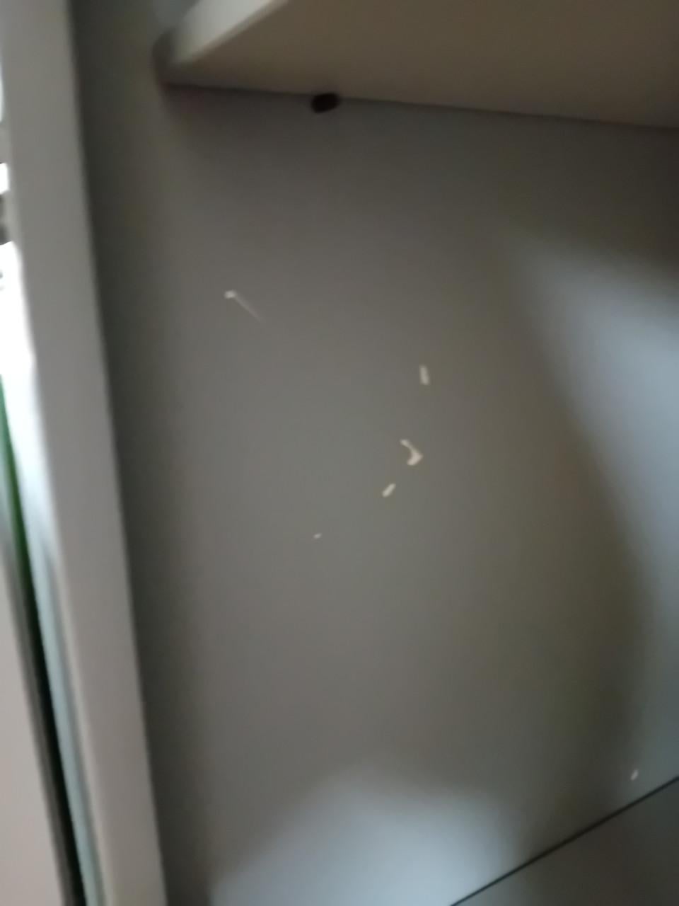 Grote grijze kledingkast met spiegels
