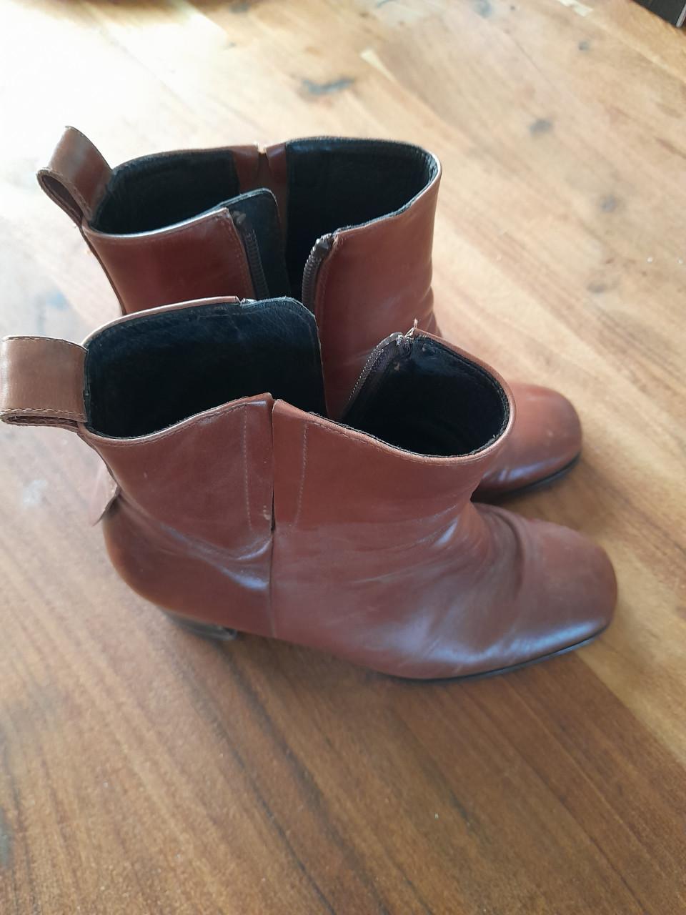 Bruine Laars Zinda maat 36 / 37