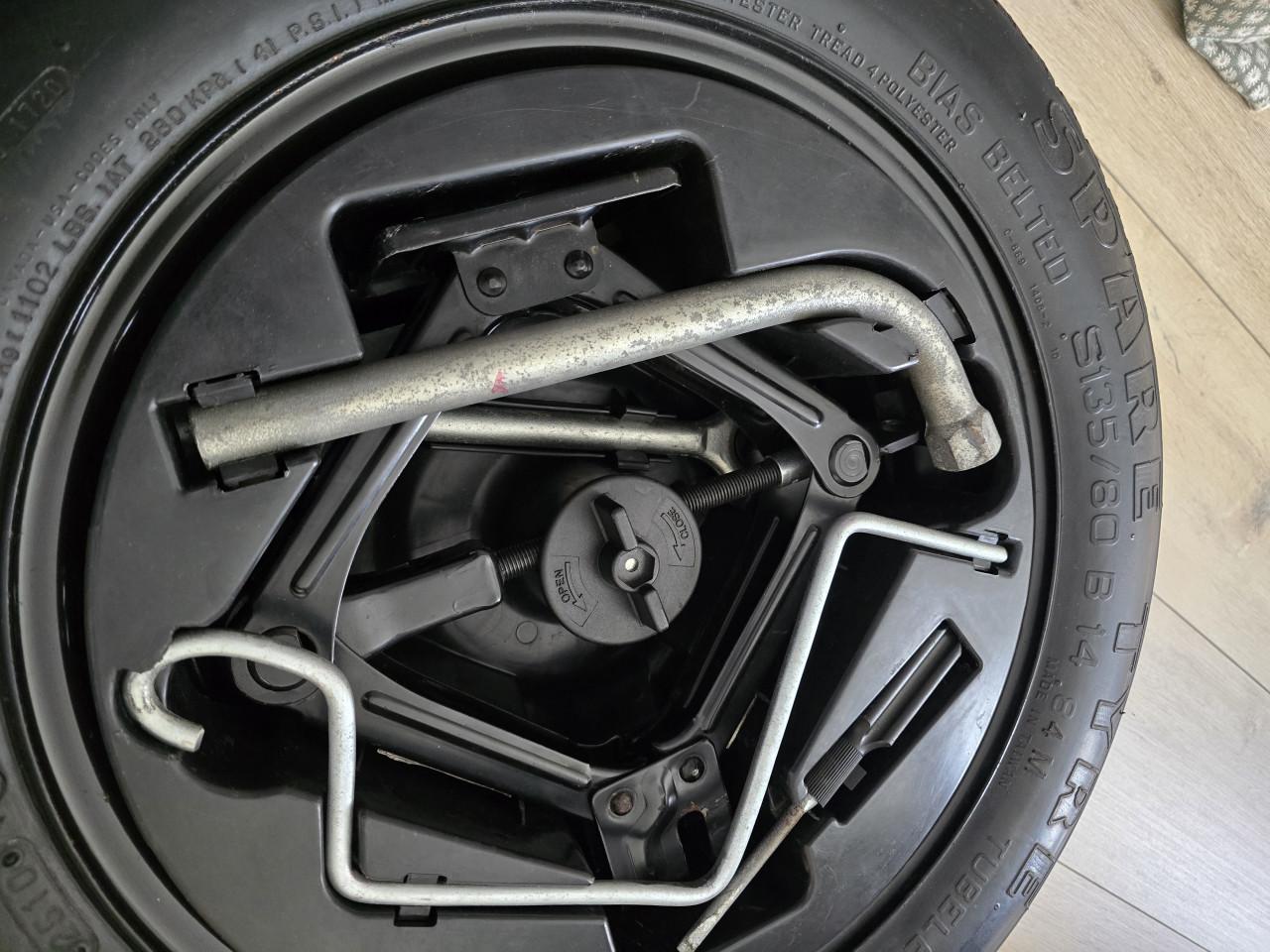 Fiat thuiskomer Pirell maat 135/80 B14 in goede staat