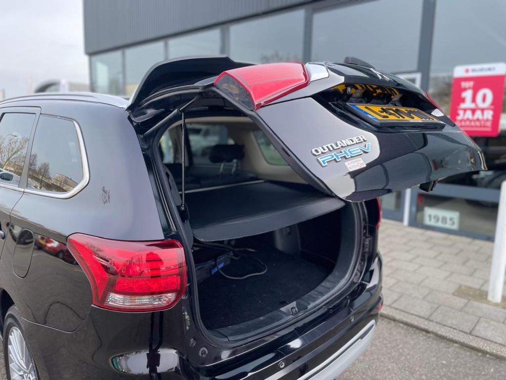 Mitsubishi Outlander 2.4 phev intense+