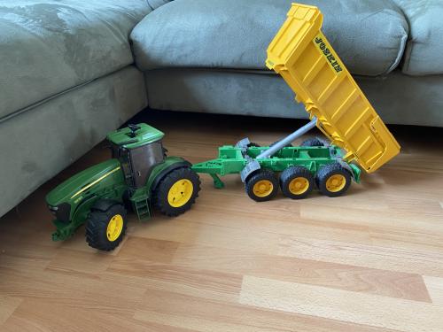 Bruder tractor met kiep trailer