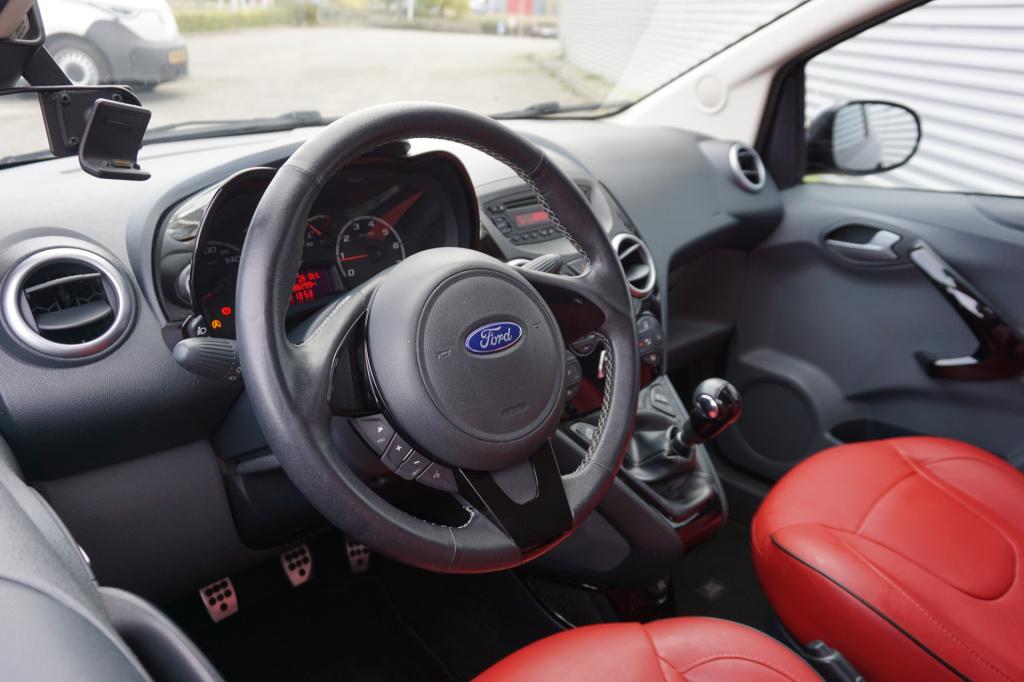 Ford KA 1.2 titanium x start/stop airco / leder / stoelverw. / elektr. rame