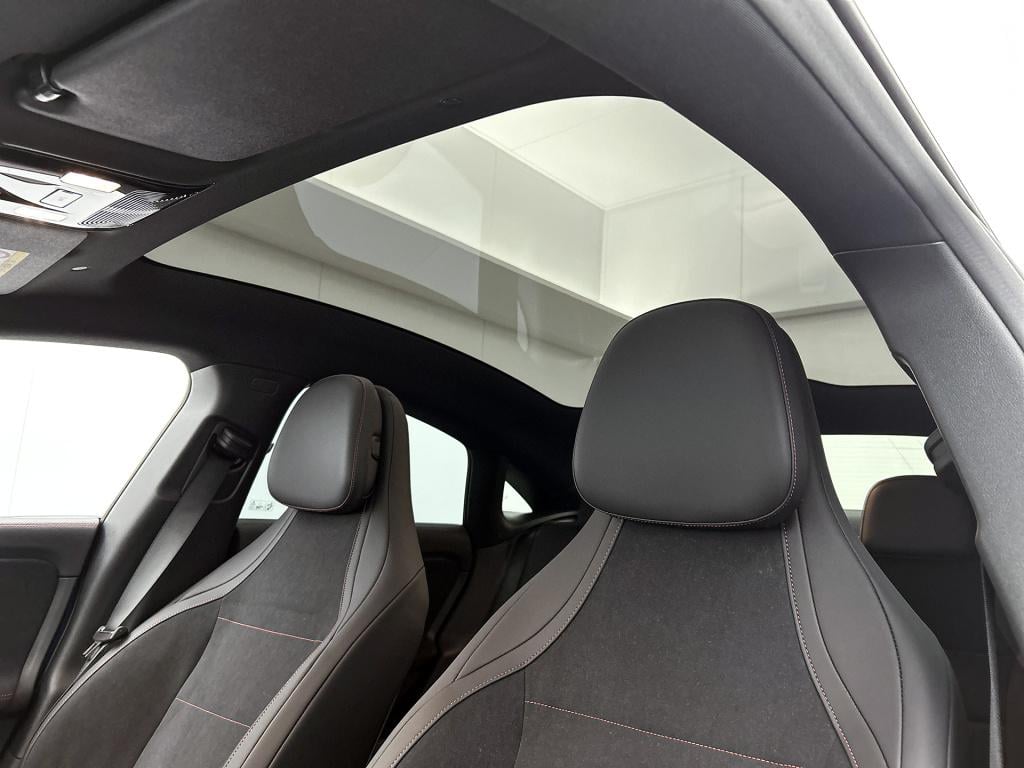 Mercedes-Benz Cla 250+ launch edition 85 kwh | multibeam led | panoramadak 