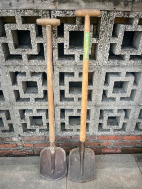 2 goede batsen / scheppen