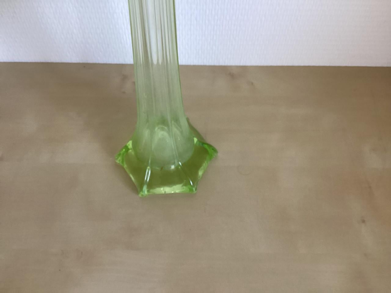 Soliflora vaas van uranium glas