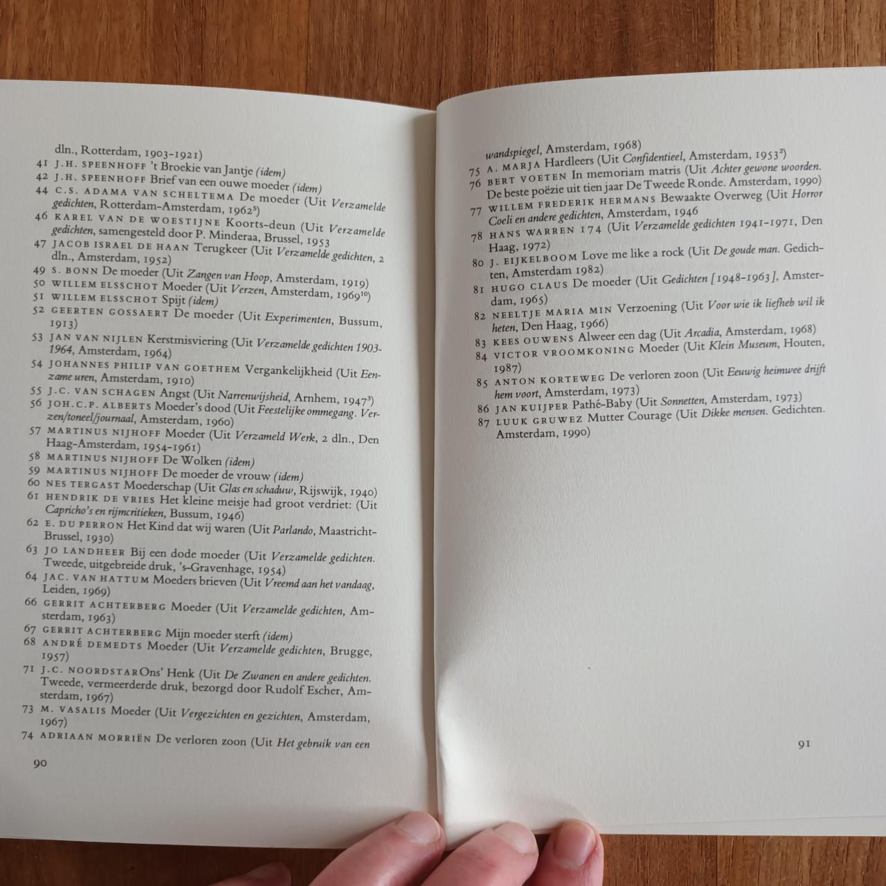 De moeder door Gerrit Komrij poëzie-bloemlezing