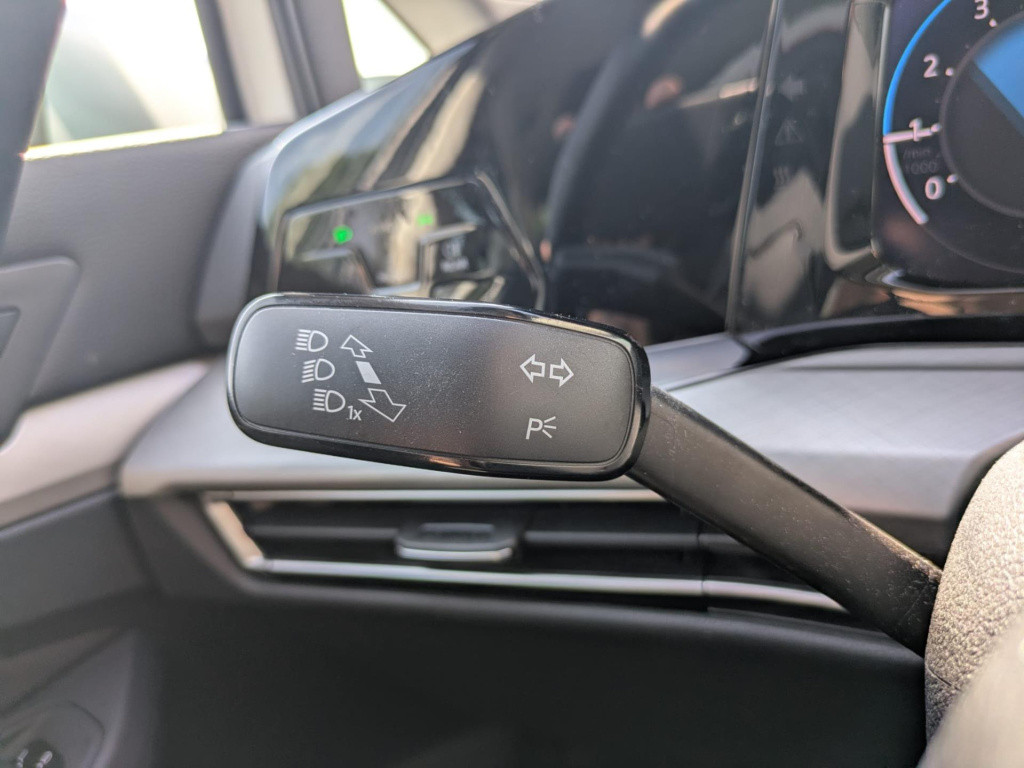 Volkswagen Golf 1.0 tsi life business | trekhaak | camera | carplay | acc |