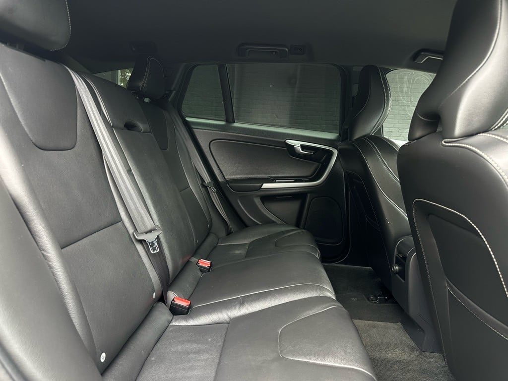 Volvo V60 2.0 t3 summum // 66.000km // dealeronderhouden //