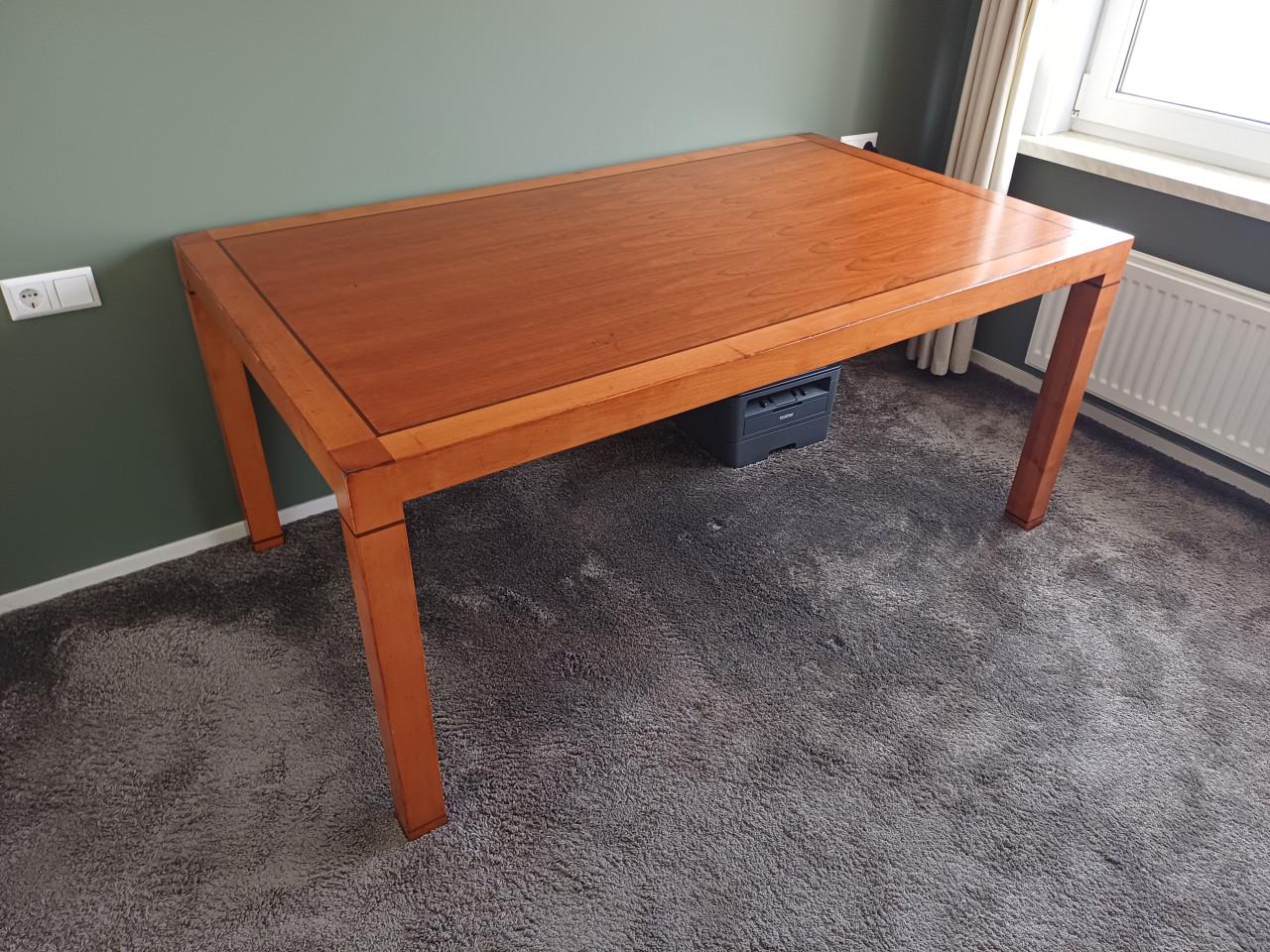 Houten eettafel
