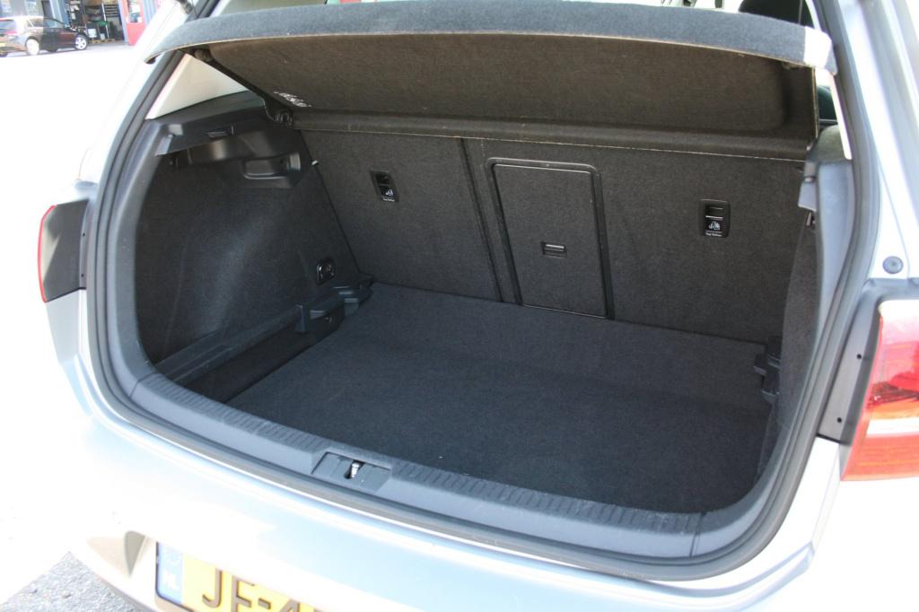 Volkswagen Golf 1.0 tsi business edition connected / navi / camera / led